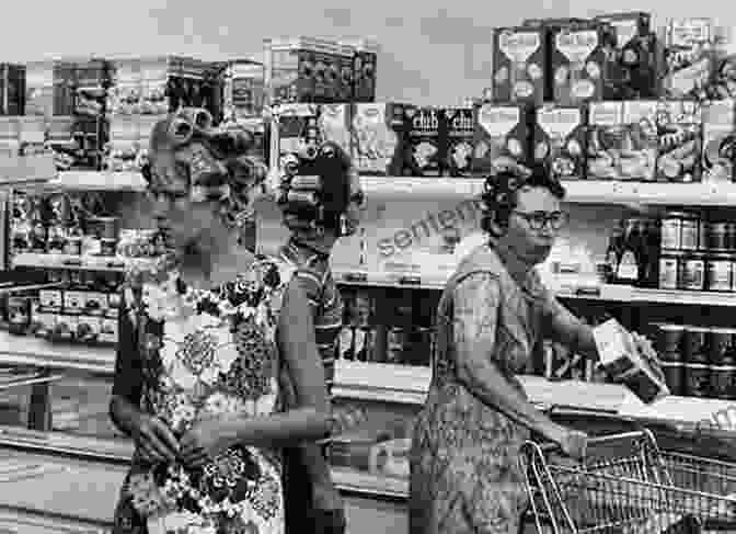 A Group Of Women Outside A Grocery Store On The Hill St Louis S The Hill (Images Of America)